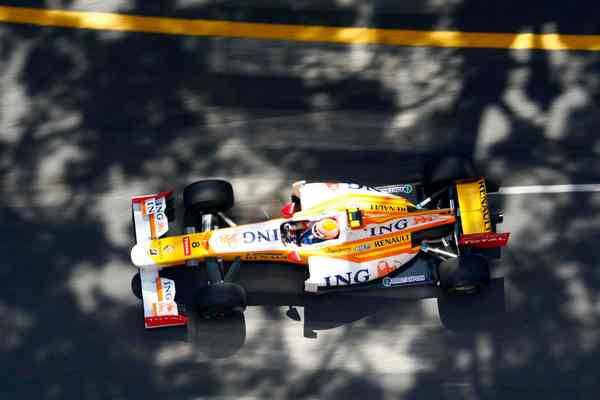  3         ING Renault F1 Team ()
