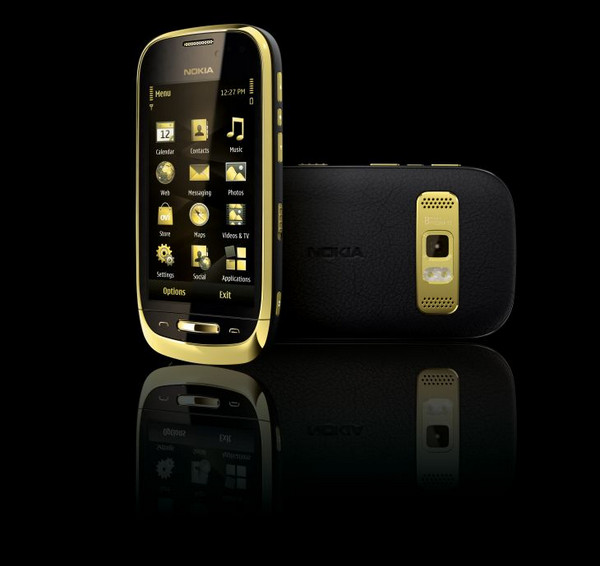  6  Nokia Oro -  -  
