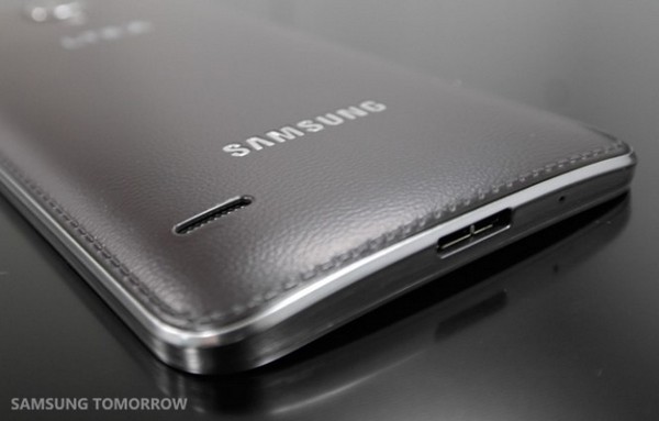  3    Samsung - Galaxy Round c OLED- ()