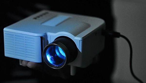 LED-проектор UC-40 по цене 2000 рублей