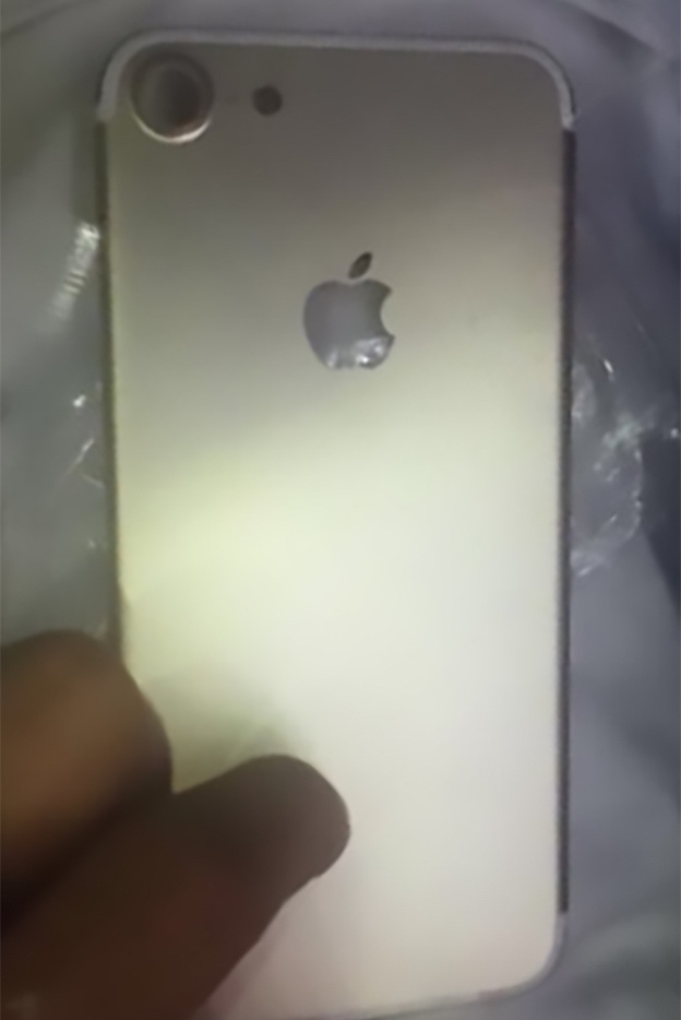 iPhone 7: фотография задней панели