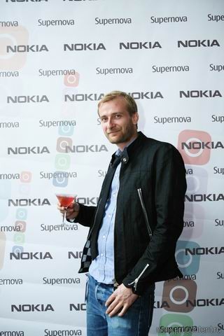  184  :   Nokia Supernova